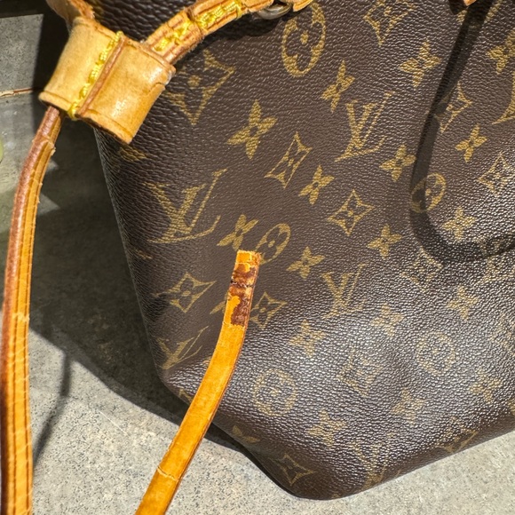 Louis Vuitton Neverfull MM & Wallet - Picture 13 of 16
